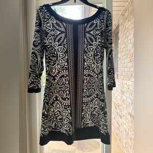 White House Black Market Black and White Printed Shift mid thigh sz M Dress